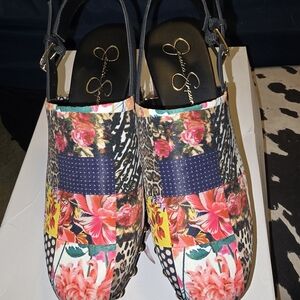 Jessica Simpson Women's Floral Patchwork Clogs